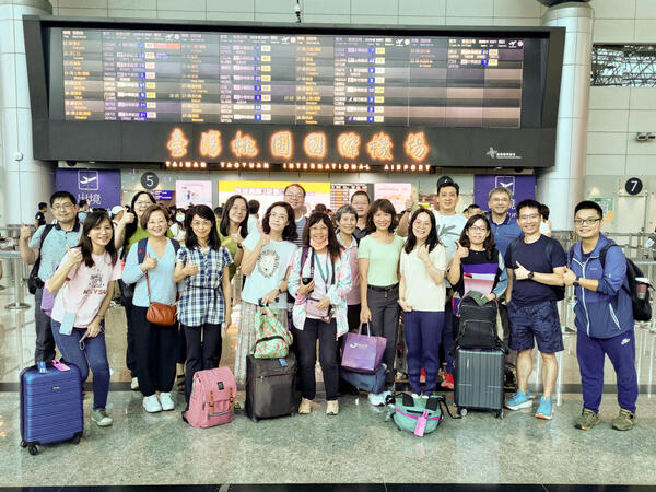 EMI Faculty at Taiwan Taoyuan International Airport. Photo by Jephian Lin.